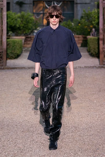 Look 49